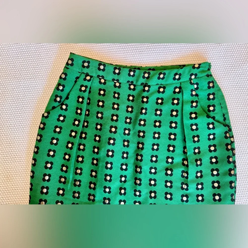 ANTHROPOLOGIE + HD in Paris Green & Gold Patterned Mini Skirt